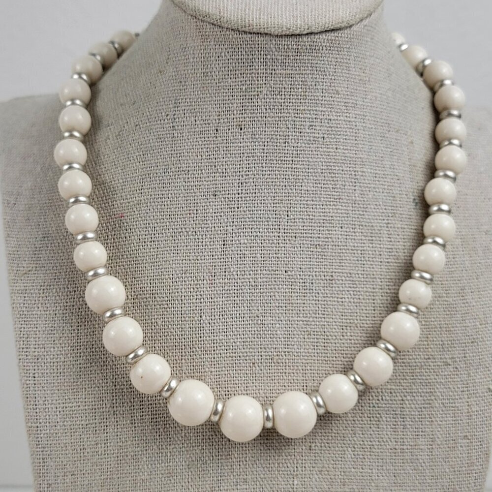 Cream Acrylic Beaded Necklace 18 In Silver-Tone Flower Charm Lobster Clasp - Picture 2 of 9